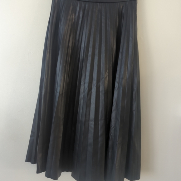 Aqua pleated midi skirt women's size extra small, solid black Whichy/ Minimalist - Picture 4 of 5